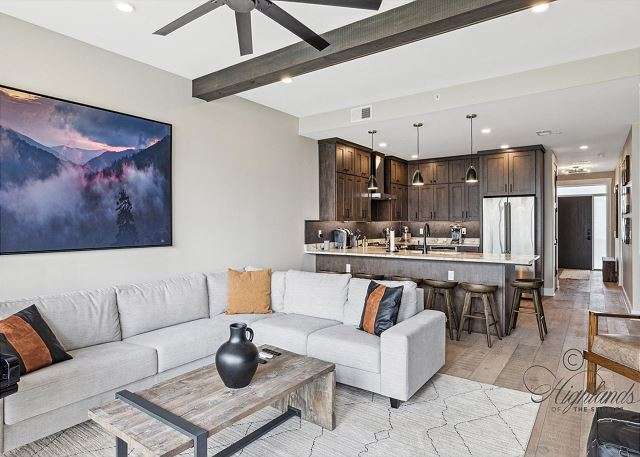 Highlands of the Smokies Condo 404 in Gatlinburg Luxury Vacation Rental