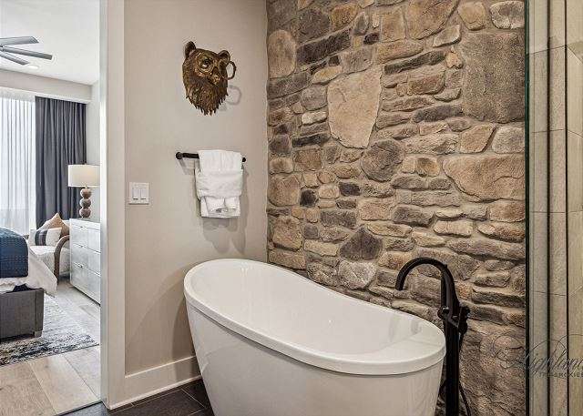 Highlands of the Smokies Condo 404 in Gatlinburg Luxury Vacation Rental