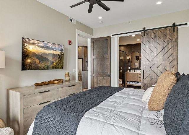 Highlands of the Smokies Condo 404 in Gatlinburg Luxury Vacation Rental
