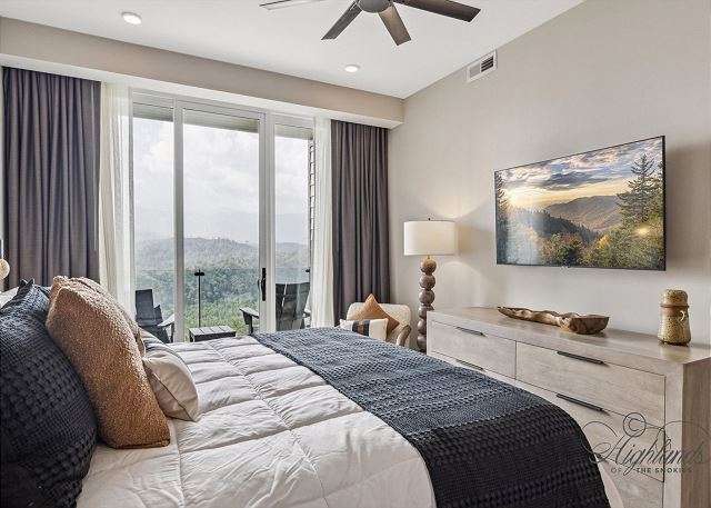 Highlands of the Smokies Condo 404 in Gatlinburg Luxury Vacation Rental