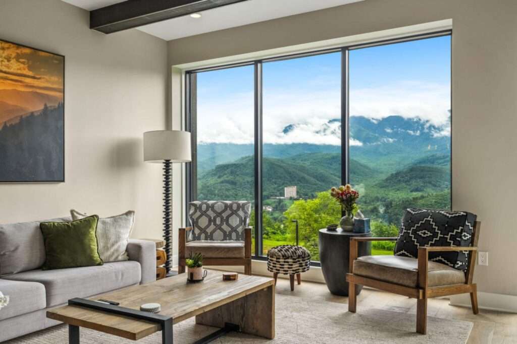 Three Bedroom Top Gatlinburg Vacation Rentals near Dollywood Great Smoky Mountains and Anakeesta Sleeps 8