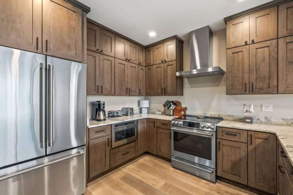 Three Bedroom Top Gatlinburg Vacation Rentals near Dollywood Great Smoky Mountains and Anakeesta Sleeps 8